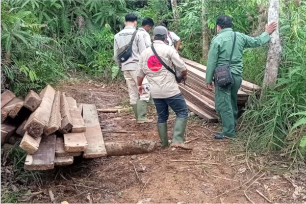 Joint Patrol in Hutaimbaru Luat Lombang, South Tapanuli, Sumatra (May 5, 2021)